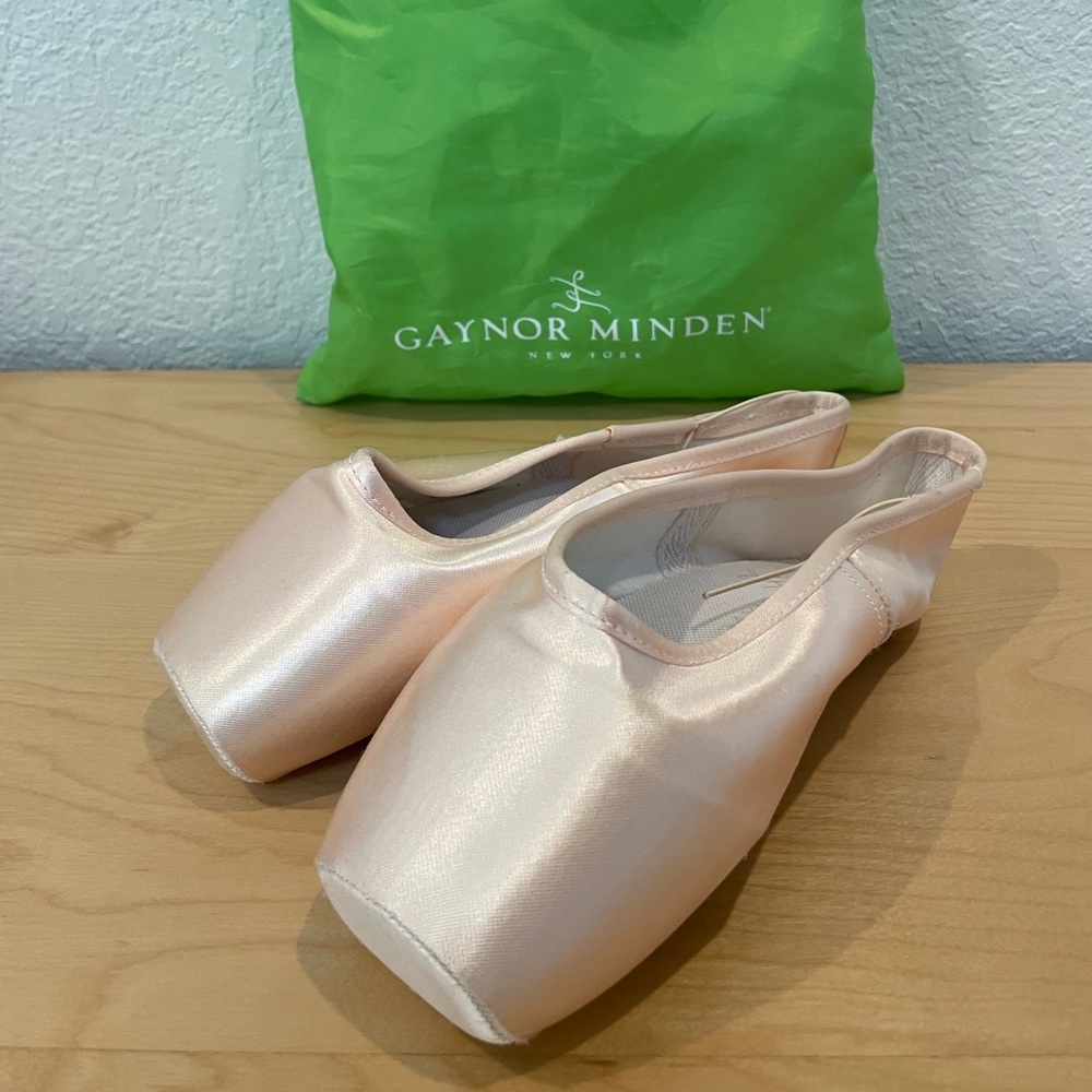 Gaynor Minden USA Made Pointe Shoes (Classic Fit - Size 8 - 4 - M - Hard Shank)